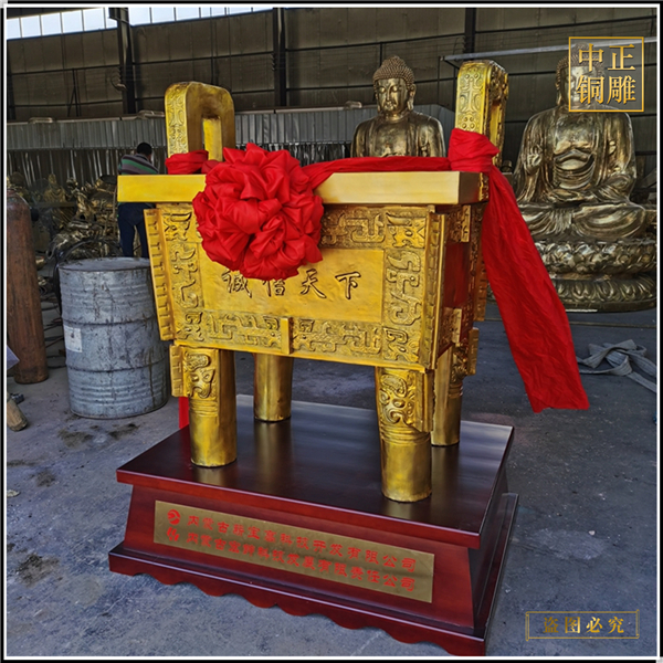 鎏金銅鼎鑄造.jpg 鎏金銅鼎鑄造.jpg